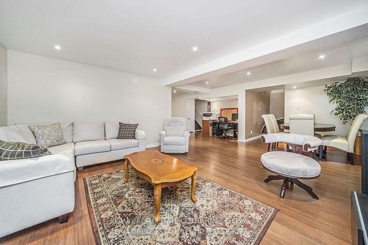 Photo 37 at 19 Hollowgrove Boulevard, Vales of Castlemore, Brampton