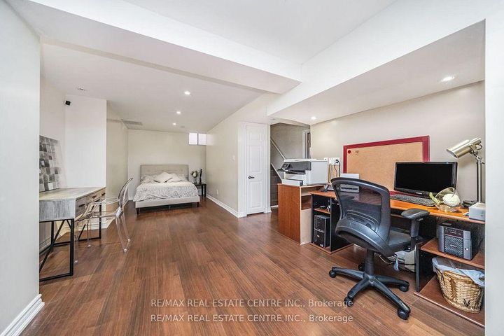 Photo 38 at 19 Hollowgrove Boulevard, Vales of Castlemore, Brampton