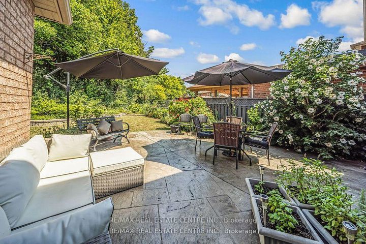 Photo 42 at 19 Hollowgrove Boulevard, Vales of Castlemore, Brampton