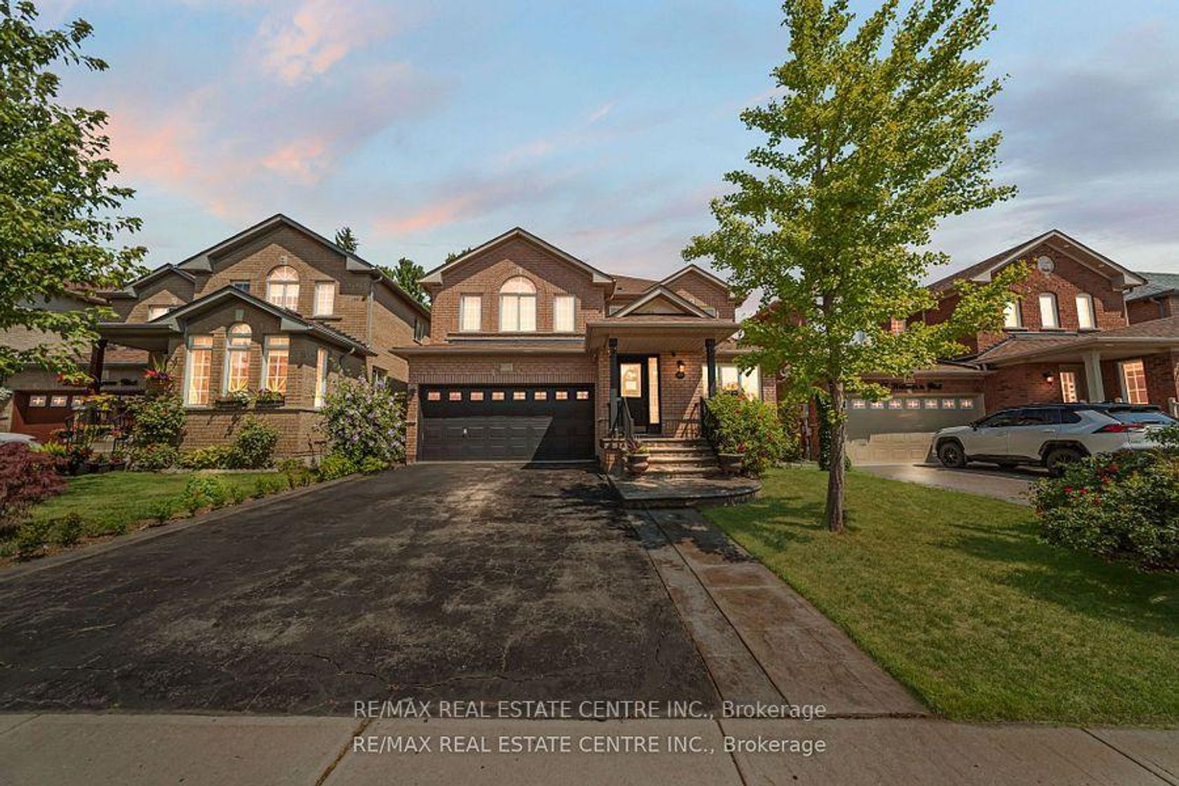 19 Hollowgrove Boulevard, Vales of Castlemore, Brampton 2