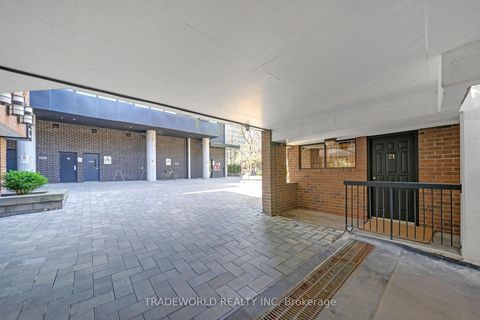 Photo 1 at 21 Dundonald Street, Yonge Corridor, Toronto