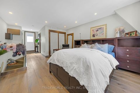 Photo 31 at 21 Dundonald Street, Yonge Corridor, Toronto