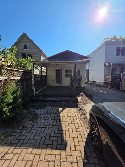 Photo 4 at 160 King Edward Avenue, Lumsden, Toronto