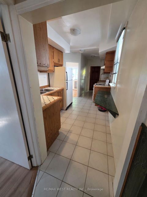 Photo 5 at 160 King Edward Avenue, Lumsden, Toronto