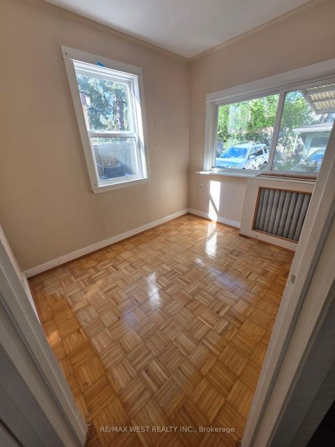 Photo 7 at 160 King Edward Avenue, Lumsden, Toronto