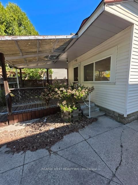 Photo 14 at 160 King Edward Avenue, Lumsden, Toronto