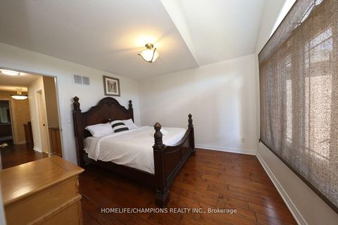 Photo 7 at 142 Estate Garden Avenue, Oak Ridges, Richmond Hill
