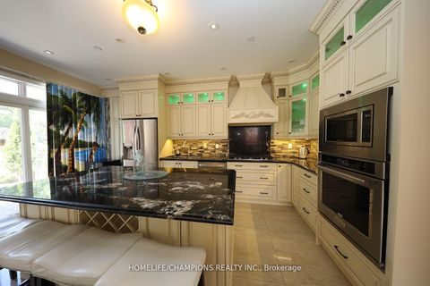 Photo 13 at 142 Estate Garden Avenue, Oak Ridges, Richmond Hill