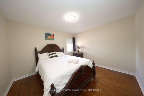Photo 14 at 142 Estate Garden Avenue, Oak Ridges, Richmond Hill