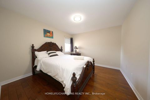 Photo 15 at 142 Estate Garden Avenue, Oak Ridges, Richmond Hill