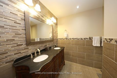 Photo 16 at 142 Estate Garden Avenue, Oak Ridges, Richmond Hill