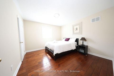 Photo 17 at 142 Estate Garden Avenue, Oak Ridges, Richmond Hill