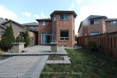 Photo 21 at 142 Estate Garden Avenue, Oak Ridges, Richmond Hill