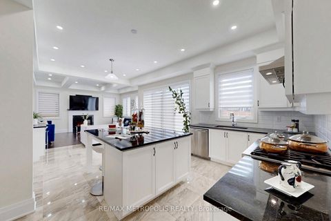 Photo 13 at 163 Ballantyne Boulevard, Vellore Village, Vaughan