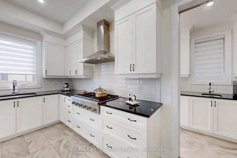 Photo 14 at 163 Ballantyne Boulevard, Vellore Village, Vaughan