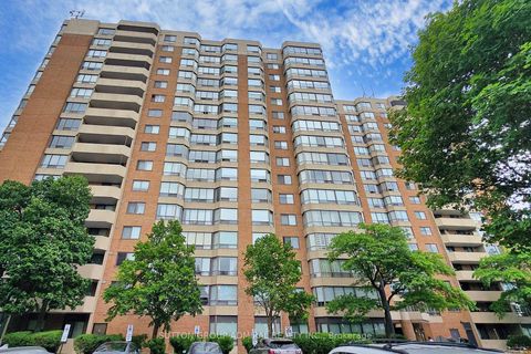 Photo 1 at 901 - 7601 Bathurst Street, Yorkhill, Vaughan
