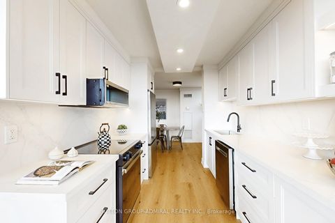 Photo 2 at 901 - 7601 Bathurst Street, Yorkhill, Vaughan