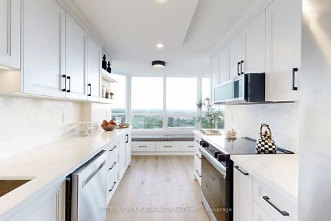 Photo 3 at 901 - 7601 Bathurst Street, Yorkhill, Vaughan