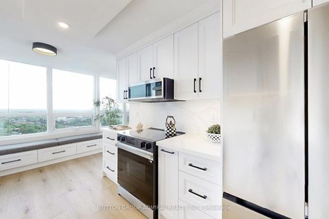 Photo 5 at 901 - 7601 Bathurst Street, Yorkhill, Vaughan