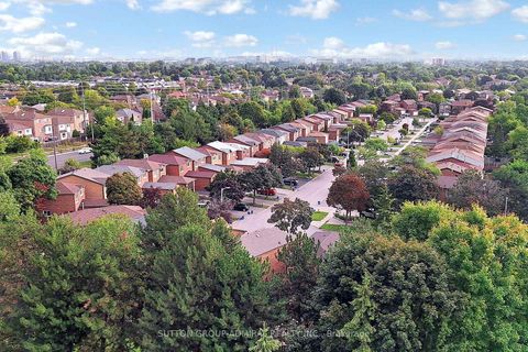 Photo 23 at 901 - 7601 Bathurst Street, Yorkhill, Vaughan