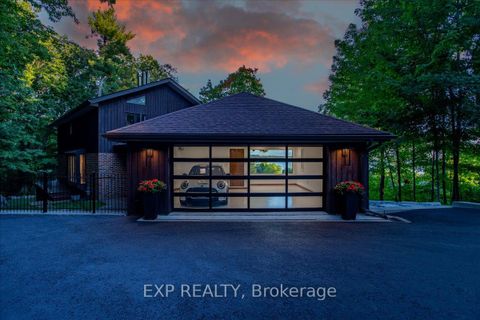 Photo 1 at 11 Crestwood Drive, North Shore, Barrie