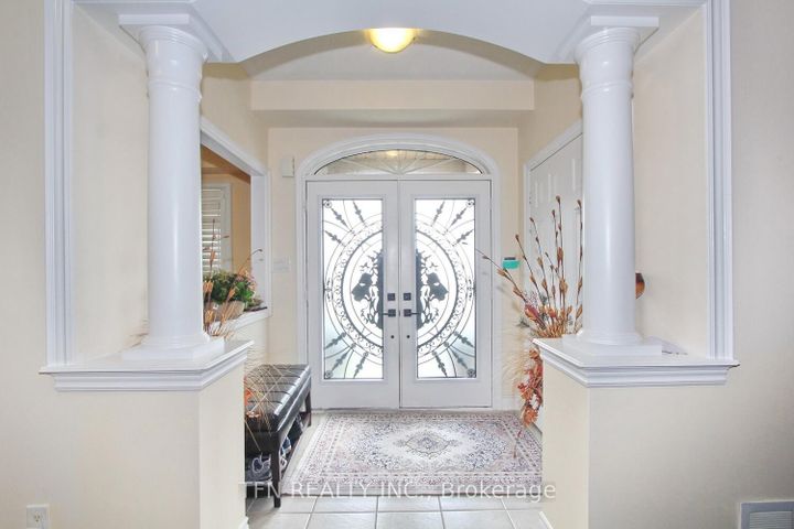 Photo 8 at 1 Beacon Hill Drive, Credit Valley, Brampton