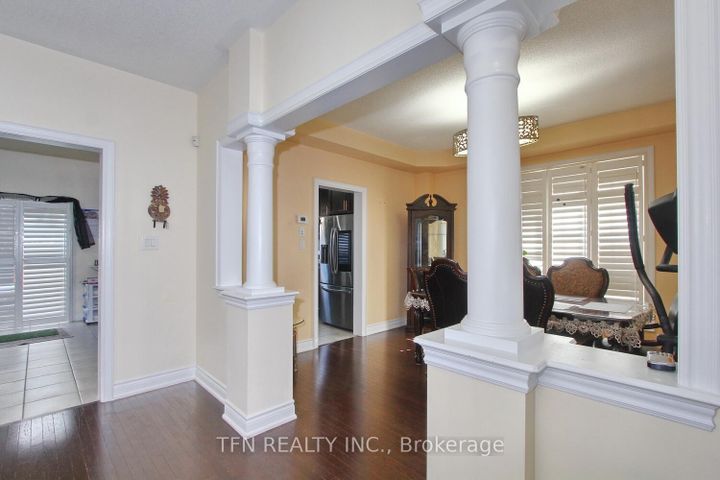 Photo 14 at 1 Beacon Hill Drive, Credit Valley, Brampton