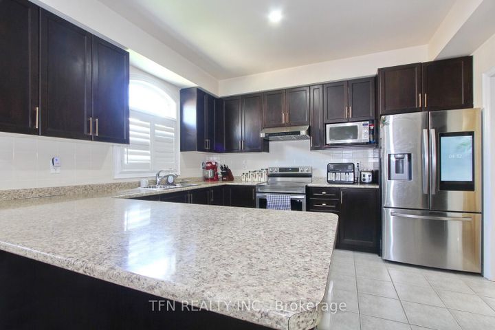 Photo 19 at 1 Beacon Hill Drive, Credit Valley, Brampton