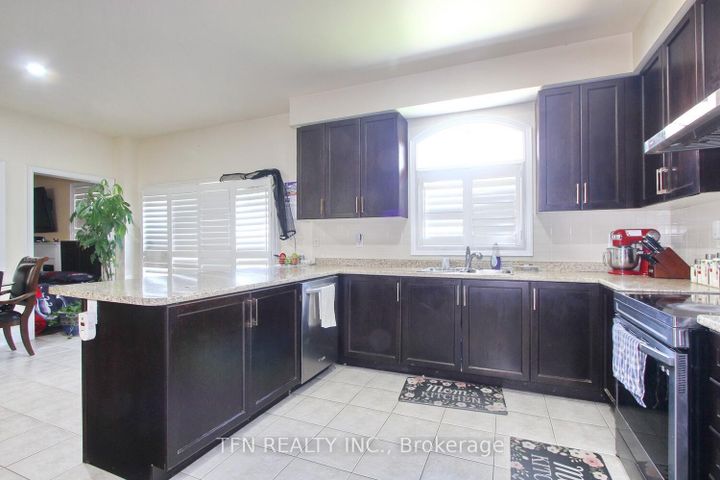 Photo 21 at 1 Beacon Hill Drive, Credit Valley, Brampton
