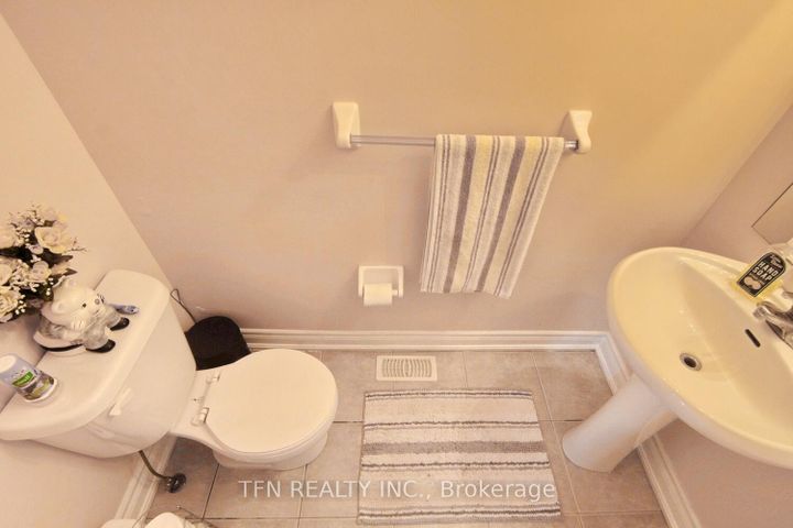 Photo 25 at 1 Beacon Hill Drive, Credit Valley, Brampton