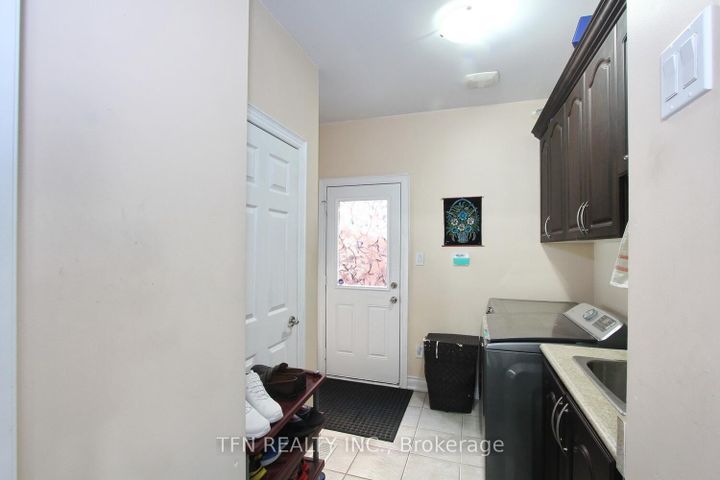 Photo 26 at 1 Beacon Hill Drive, Credit Valley, Brampton