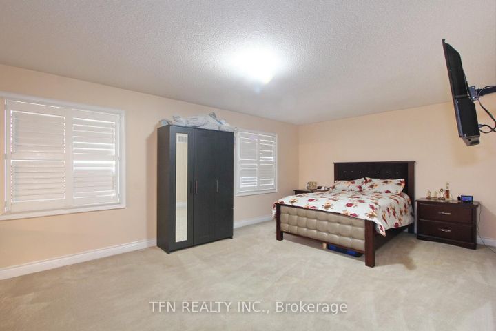 Photo 27 at 1 Beacon Hill Drive, Credit Valley, Brampton