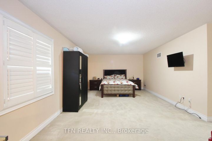 Photo 28 at 1 Beacon Hill Drive, Credit Valley, Brampton