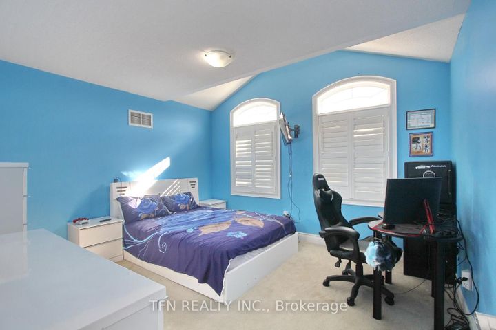 Photo 35 at 1 Beacon Hill Drive, Credit Valley, Brampton