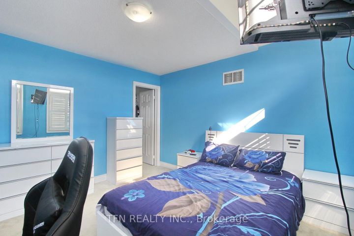 Photo 36 at 1 Beacon Hill Drive, Credit Valley, Brampton