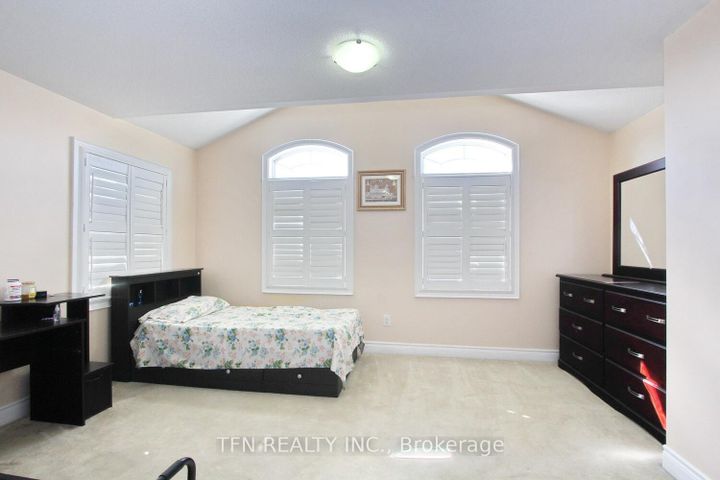 Photo 38 at 1 Beacon Hill Drive, Credit Valley, Brampton