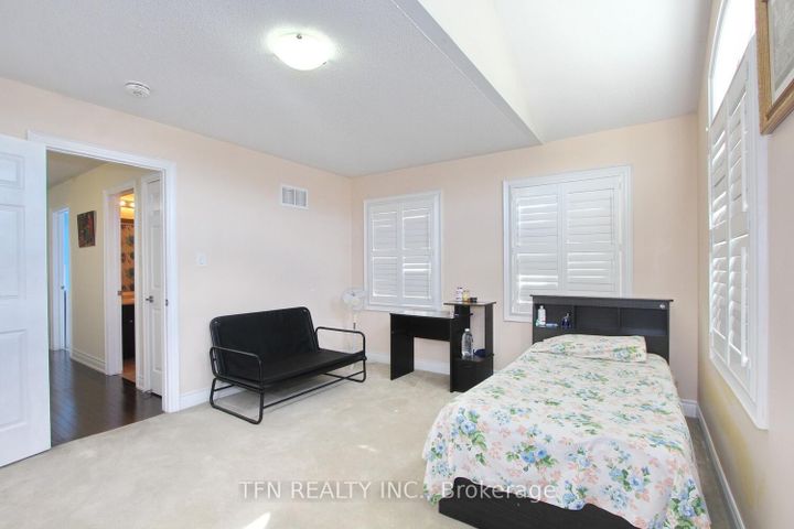 Photo 39 at 1 Beacon Hill Drive, Credit Valley, Brampton