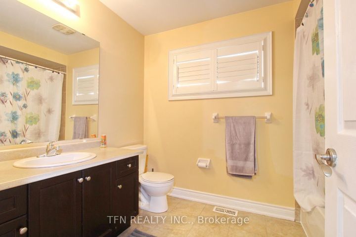 Photo 40 at 1 Beacon Hill Drive, Credit Valley, Brampton