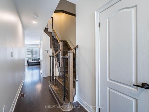 Photo 4 at 15 Lowther Avenue, Oak Ridges, Richmond Hill