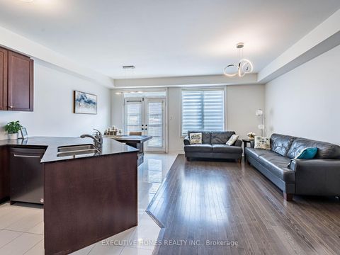 Photo 5 at 15 Lowther Avenue, Oak Ridges, Richmond Hill
