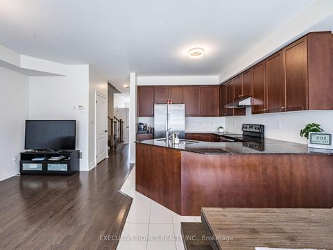 Photo 7 at 15 Lowther Avenue, Oak Ridges, Richmond Hill