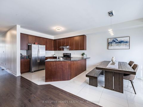 Photo 9 at 15 Lowther Avenue, Oak Ridges, Richmond Hill
