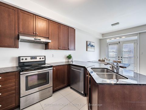 Photo 12 at 15 Lowther Avenue, Oak Ridges, Richmond Hill