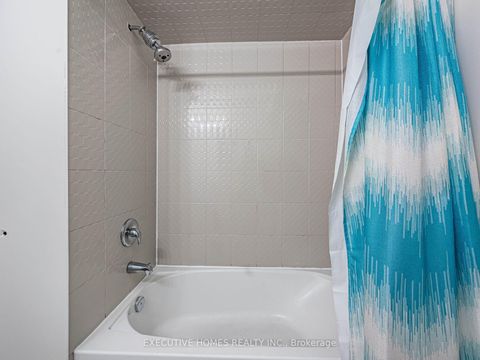 Photo 32 at 15 Lowther Avenue, Oak Ridges, Richmond Hill