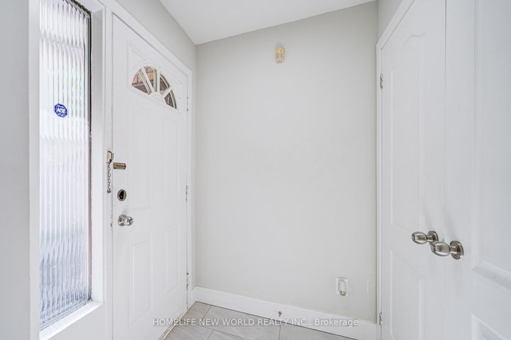 Photo 3 at 29 Puma Drive, L'Amoreaux, Toronto