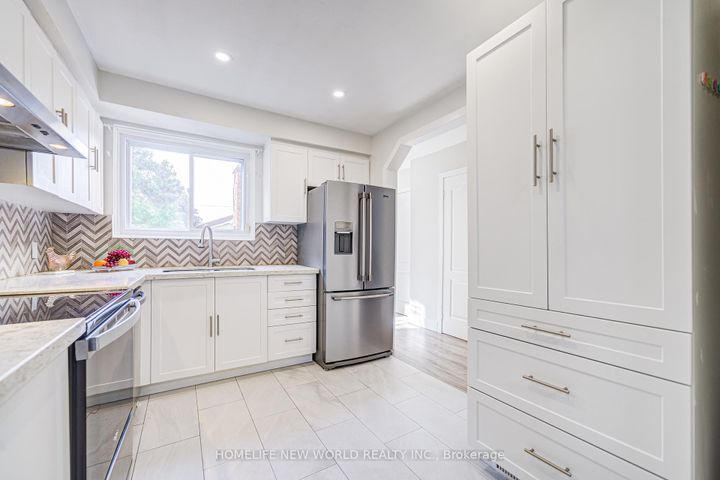 Photo 8 at 29 Puma Drive, L'Amoreaux, Toronto