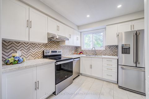 Photo 7 at 29 Puma Drive, L'Amoreaux, Toronto