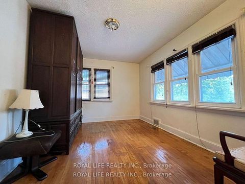Photo 1 at 33 Agincourt Drive, Malvern West, Toronto