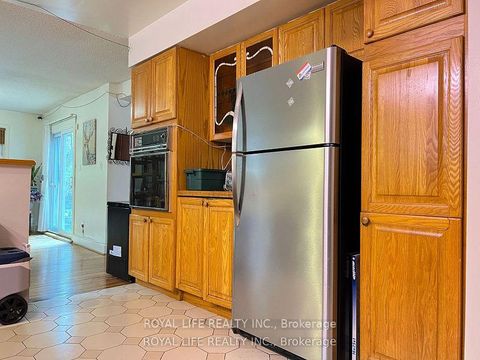 Photo 5 at 33 Agincourt Drive, Malvern West, Toronto