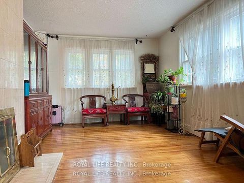 Photo 10 at 33 Agincourt Drive, Malvern West, Toronto
